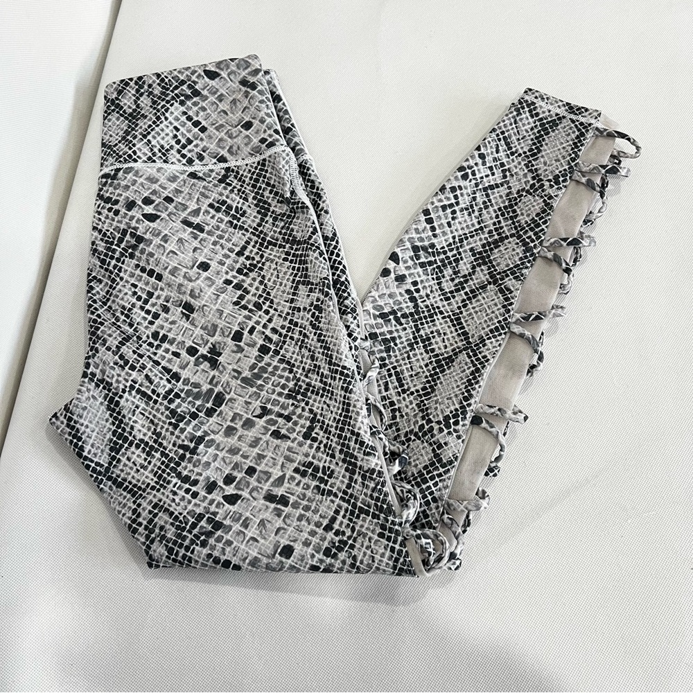 Good American Black and Gray Snake Print Legging Size 2 Side Mesh Detail
